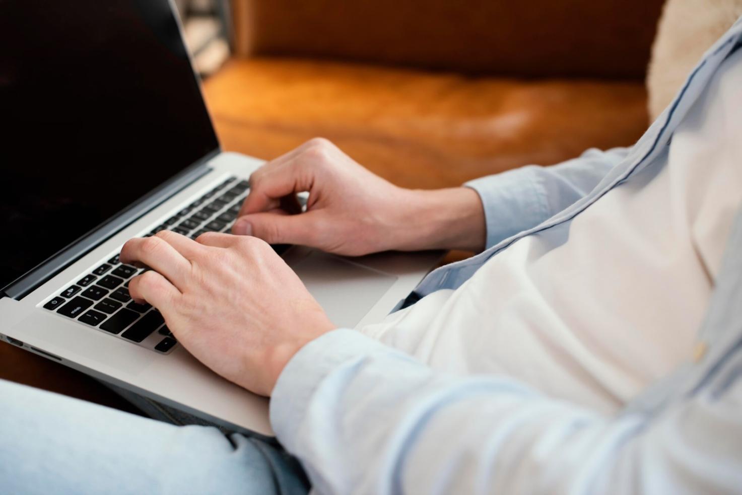 Moderne Geschäftsanalyse mit Diagrammen und Berechnungen