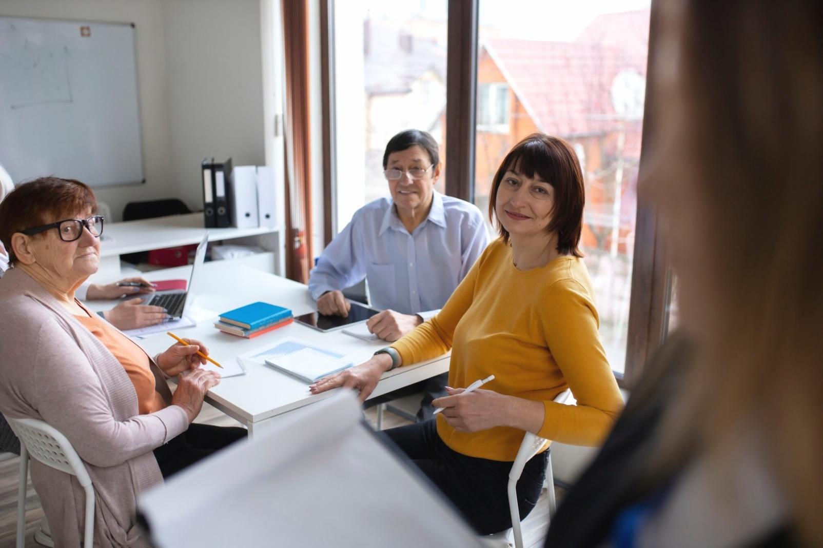 Professionelle Besprechung von Geschäftszahlen und Finanzplänen